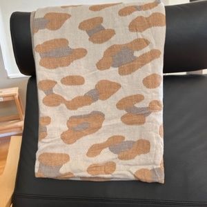 House No.23 Leo Throw Blanket - Thumbnail 5